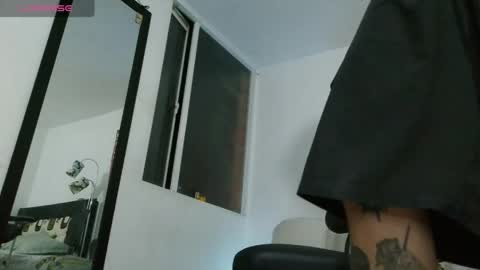 Snapshot of thomasjons chatting on June 9, 3:29 am thomasjons online show from June 9, 3:29 am
