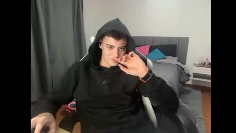 Snapshot of thomassex0 chatting on June 13, 1:47 am Thomas online show from June 13, 1:47 am