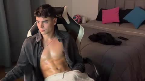 Snapshot of thomassex0 chatting on June 24, 3:49 am Thomas online show from June 24, 3:49 am