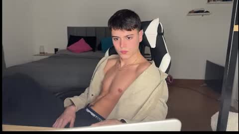 Snapshot of thomassex0 chatting on July 2, 4:29 am Thomas online show from July 2, 4:29 am
