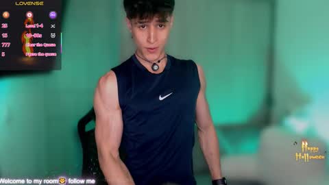 Thom Klein online show from October 4, 6:50 pm