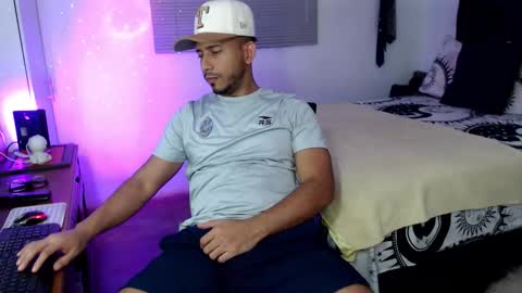 Snapshot of thommerxxx chatting on March 19, 10:47 pm Thom online show from March 19, 10:47 pm