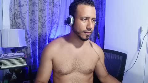 Snapshot of thommerxxx chatting on May 22, 4:41 am Thom online show from May 22, 4:41 am