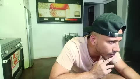 Snapshot of thommerxxx chatting on May 26, 4:25 pm Thom online show from May 26, 4:25 pm