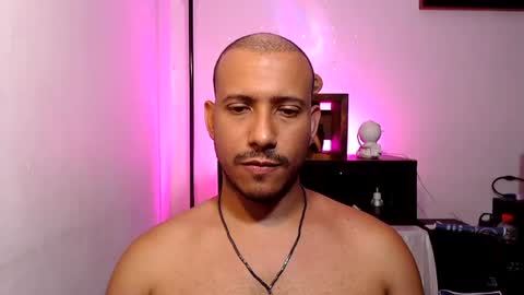 Snapshot of thommerxxx chatting on June 10, 6:18 pm Thom online show from June 10, 6:18 pm