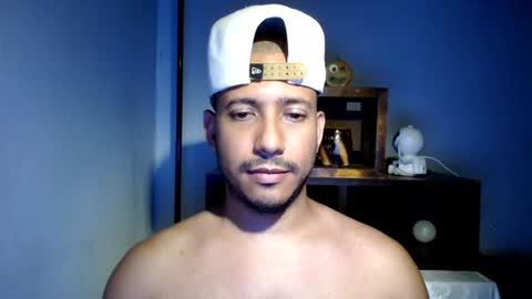 Snapshot of thommerxxx chatting on June 11, 4:21 am Thom online show from June 11, 4:21 am