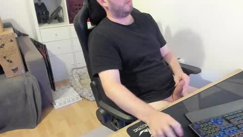 Snapshot of thommy2008 chatting on October 7, 6:21 am thommy2008 online show from October 7, 6:21 am