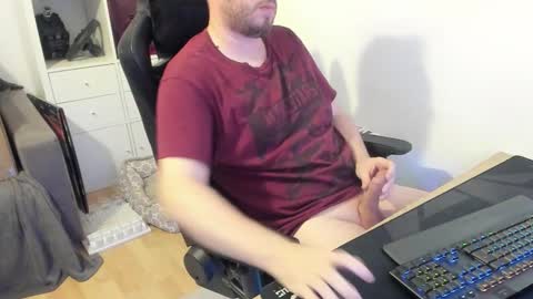 Snapshot of thommy2008 chatting on October 12, 6:51 pm thommy2008 online show from October 12, 6:51 pm