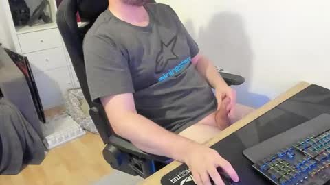 Snapshot of thommy2008 chatting on October 17, 11:29 pm thommy2008 online show from October 17, 11:29 pm