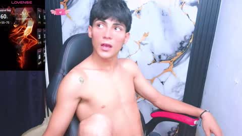 Snapshot of thommy_cute chatting on January 5, 8:12 pm Thomas online show from January 5, 8:12 pm