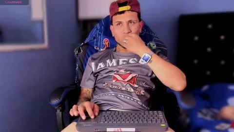 Snapshot of thonixxx_mr chatting on March 15, 3:56 am Thonixxx mr online show from March 15, 3:56 am