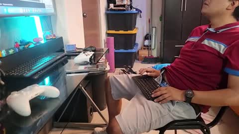 Snapshot of thor0200 chatting on September 28, 11:21 pm thor0200 online show from September 28, 11:21 pm