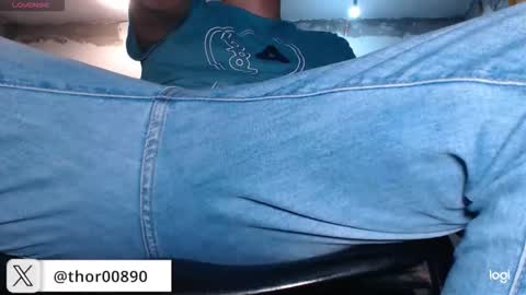 Snapshot of thor0200 chatting on November 24, 3:28 am thor0200 online show from November 24, 3:28 am