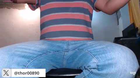 Snapshot of thor0200 chatting on November 25, 3:28 am thor0200 online show from November 25, 3:28 am