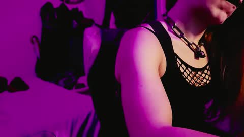 Snapshot of thornedrosets chatting on December 14, 11:37 am Mar online show from December 14, 11:37 am