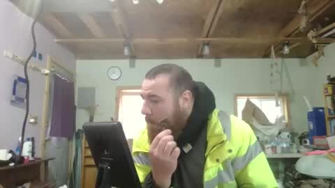 Snapshot of thunderjacker chatting on April 4, 7:44 pm The Pen is Mightier than Sword online show from April 4, 7:44 pm