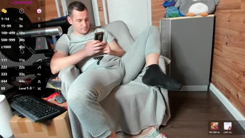 Snapshot of thyleo chatting on April 7, 9:04 pm bigsshark online show from April 7, 9:04 pm