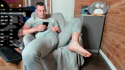 Snapshot of thyleo chatting on April 16, 8:53 pm bigsshark online show from April 16, 8:53 pm
