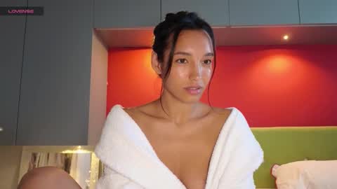 tia_j online show from September 18, 5:53 am