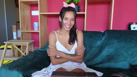 tia_j online show from September 21, 11:45 am