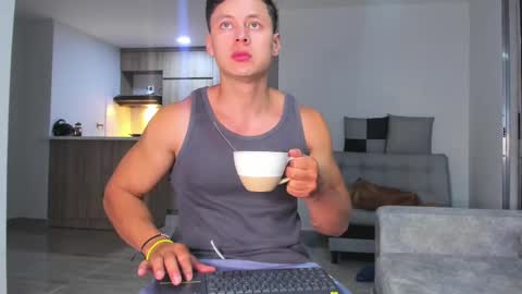 santiago online show from September 25, 11:52 pm