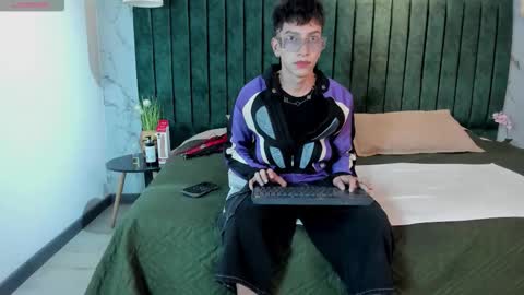 Tiam Muller online show from December 15, 3:33 am