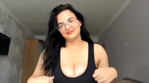 Snapshot of tiameakin chatting on November 8, 9:20 am Mary online show from November 8, 9:20 am