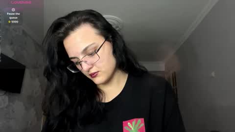 Snapshot of tiameakin chatting on November 14, 10:03 am Mary online show from November 14, 10:03 am