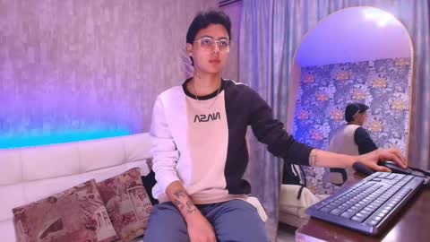 Snapshot of tian_sex chatting on May 11, 3:23 am online show from May 11, 3:23 am