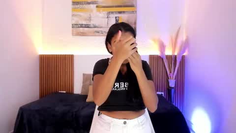 Snapshot of tiana_glow chatting on June 25, 8:24 pm tihana online show from June 25, 8:24 pm