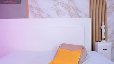 tianaglow4 online show from October 9, 12:14 pm