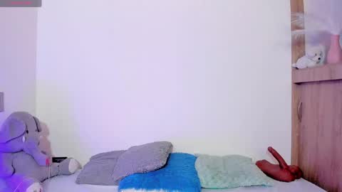 Snapshot of tianaglow44 chatting on June 2, 12:18 pm T I A N A online show from June 2, 12:18 pm