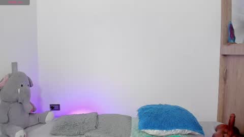 Snapshot of tianaglow44 chatting on June 9, 3:23 pm T I A N A online show from June 9, 3:23 pm