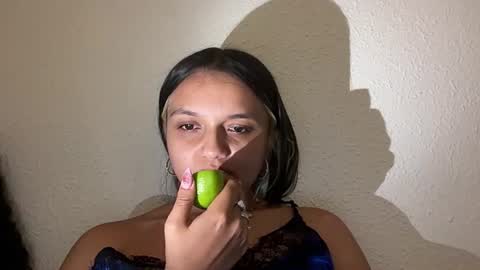 Snapshot of tianale chatting on June 10, 12:44 am Tiana Le online show from June 10, 12:44 am