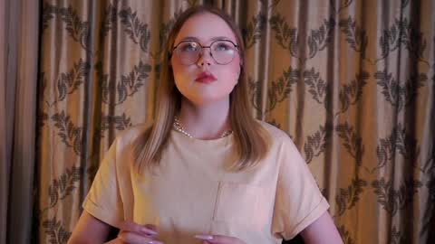 Snapshot of tiannadavy chatting on March 31, 3:45 pm Jane online show from March 31, 3:45 pm