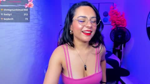 Snapshot of tiara_r chatting on December 19, 6:34 pm Tiara online show from December 19, 6:34 pm