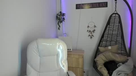 Snapshot of tiarha_ chatting on December 30, 4:42 am Tiarha online show from December 30, 4:42 am
