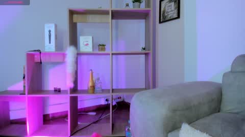 Snapshot of tiarha_ chatting on January 15, 7:37 am Tiarha online show from January 15, 7:37 am