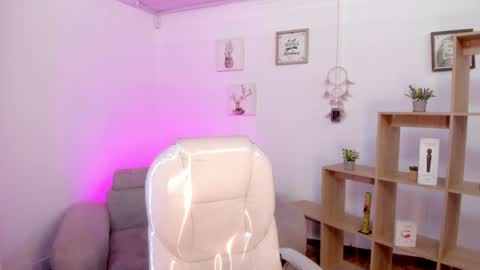 Snapshot of tiarha_ chatting on February 18, 7:43 am Tiarha online show from February 18, 7:43 am
