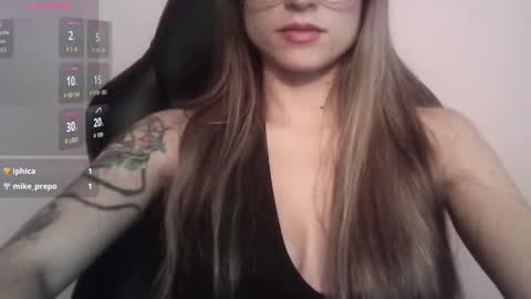 Snapshot of tifanny_a chatting on November 19, 9:37 pm Tifanny online show from November 19, 9:37 pm