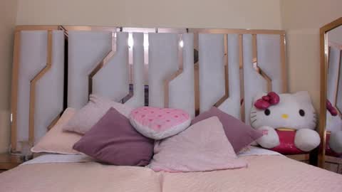    online show from February 3, 9:29 pm