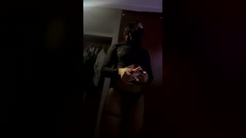 tifanyfem online show from December 22, 7:38 am