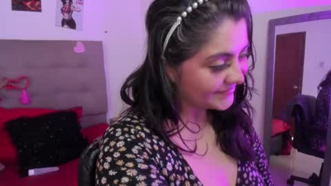 Snapshot of tiff_luxx chatting on March 10, 3:06 pm Tiff Luxx online show from March 10, 3:06 pm