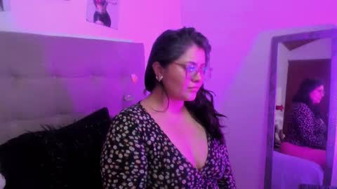 Snapshot of tiff_luxx chatting on March 26, 1:38 pm Tiff Luxx online show from March 26, 1:38 pm