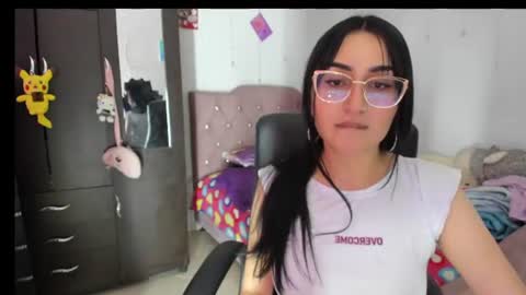 Snapshot of tiffani_williams chatting on June 23, 9:57 pm tifany online show from June 23, 9:57 pm