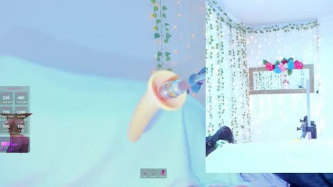 Snapshot of tiffanny_love_ chatting on September 10, 9:31 am Tiffanny online show from September 10, 9:31 am