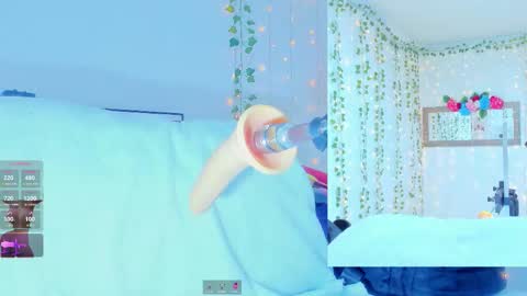 Snapshot of tiffanny_love_ chatting on September 13, 9:20 am Tiffanny online show from September 13, 9:20 am