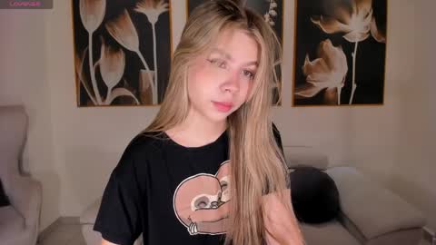 Snapshot of tiffannysins chatting on May 30, 5:43 pm Tiffanny Sins online show from May 30, 5:43 pm