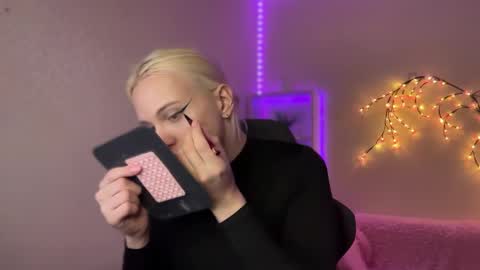 Amira online show from October 31, 10:27 am