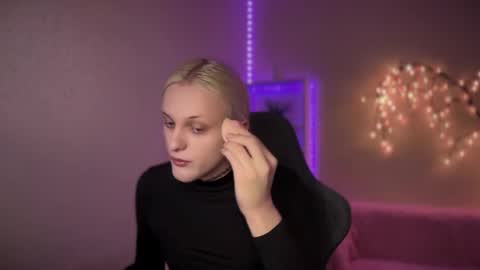 Amira online show from November 3, 8:59 am